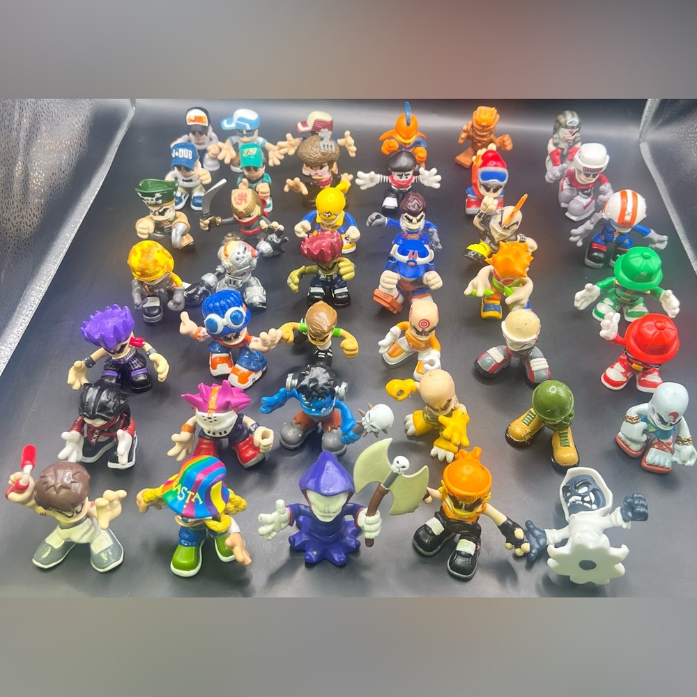 Tech Deck Set-42 magnetic figures,7-hole figures,32 boards w/8 free‎ broken figs